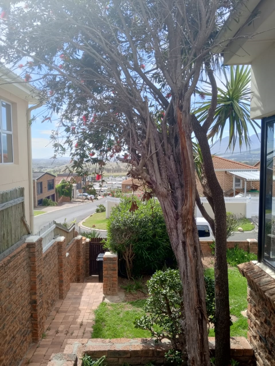 To Let 3 Bedroom Property for Rent in Mountainside Western Cape